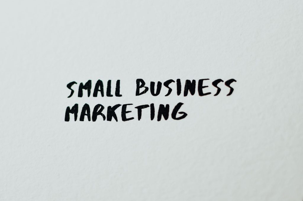 marketing advertising 0fGGUu